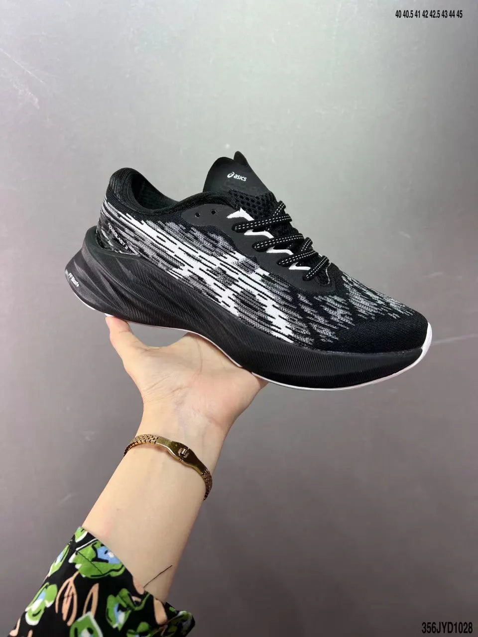 Asics Novablast 3 Black/White