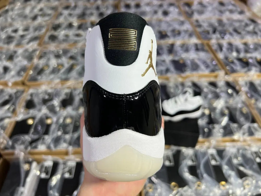 iconic Air Jordan 11 Retro Concord - Hình 2