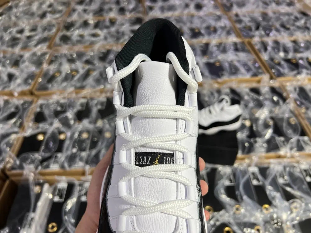 iconic Air Jordan 11 Retro Concord - Hình 3
