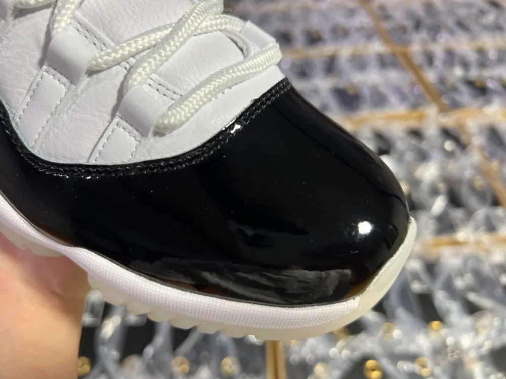 iconic Air Jordan 11 Retro Concord - Hình 4