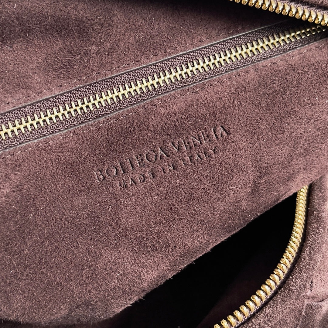 Bottega Veneta Black Designer Handbag Edition 851 - detail image 5