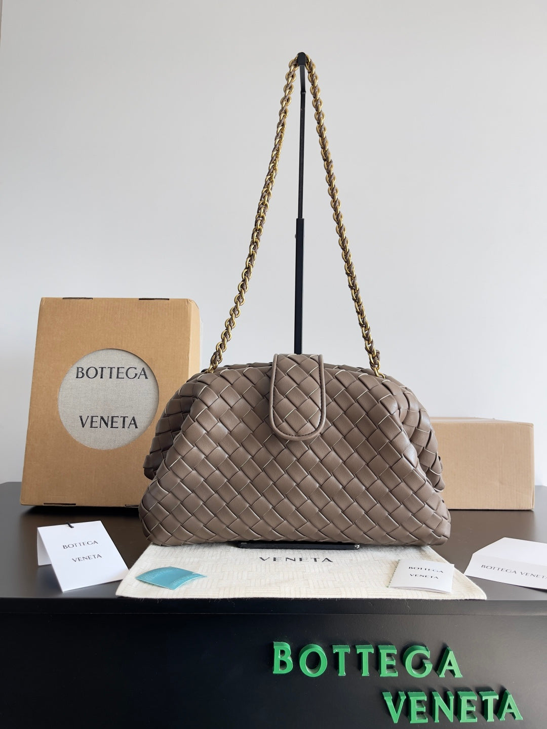 Bottega Veneta Black Designer Handbag Edition 607