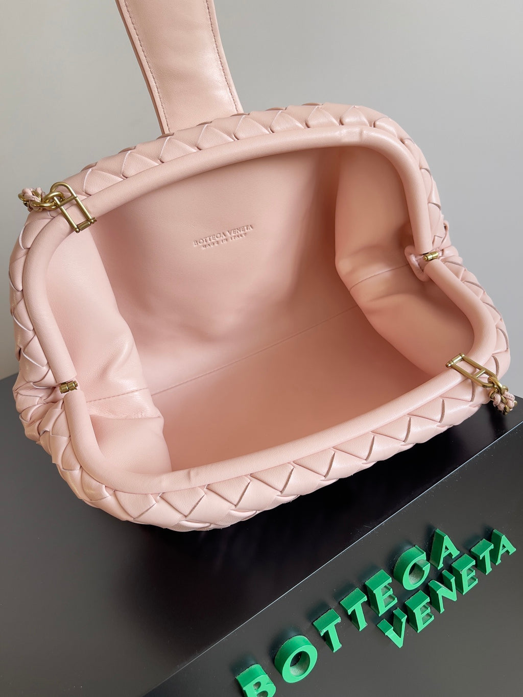 Bottega Veneta 785807 Black & Rose Gold Clutch Bag - detail image 9
