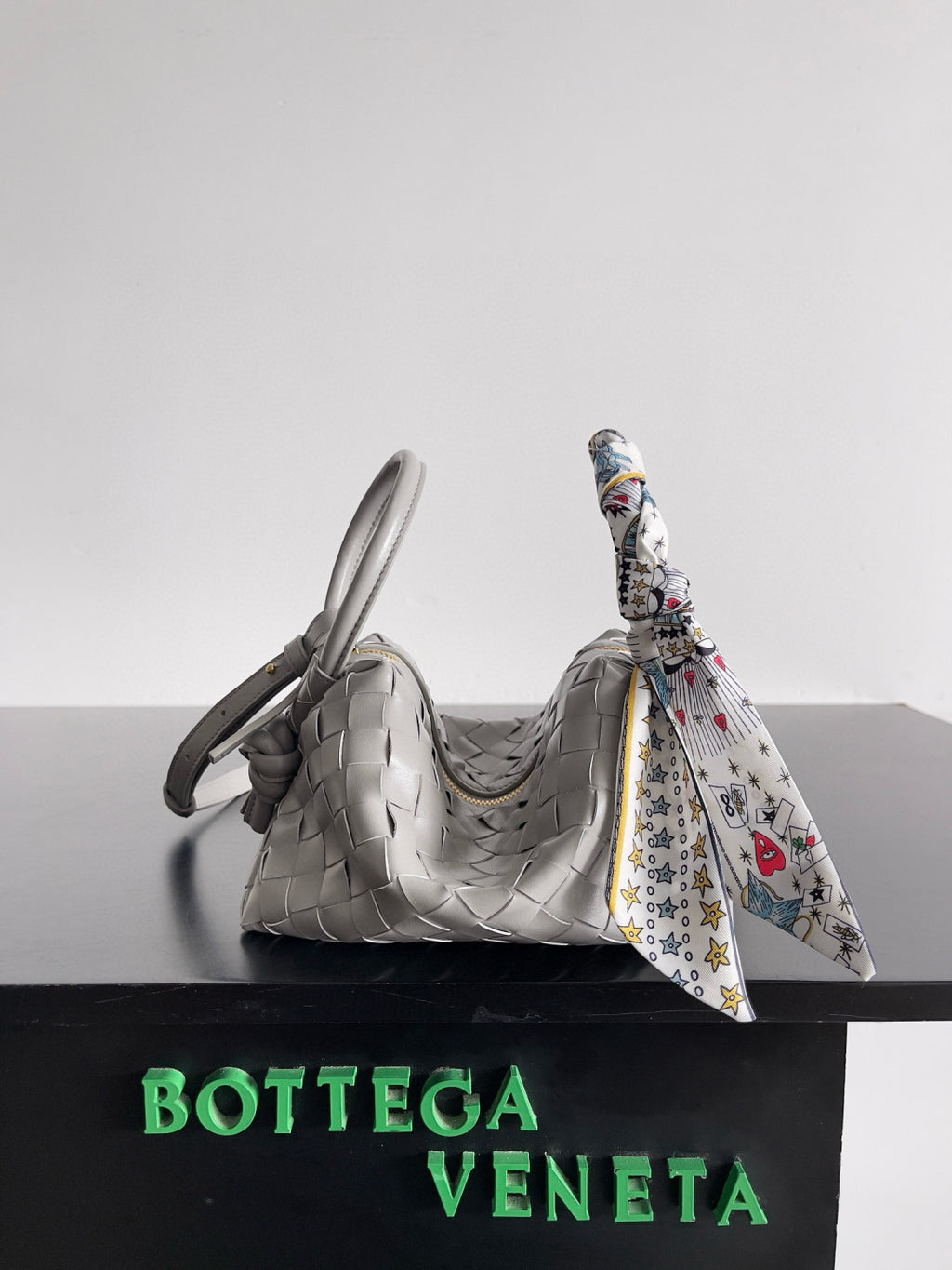 Bottega Veneta Black Designer Handbag Edition 876 - detail image 3