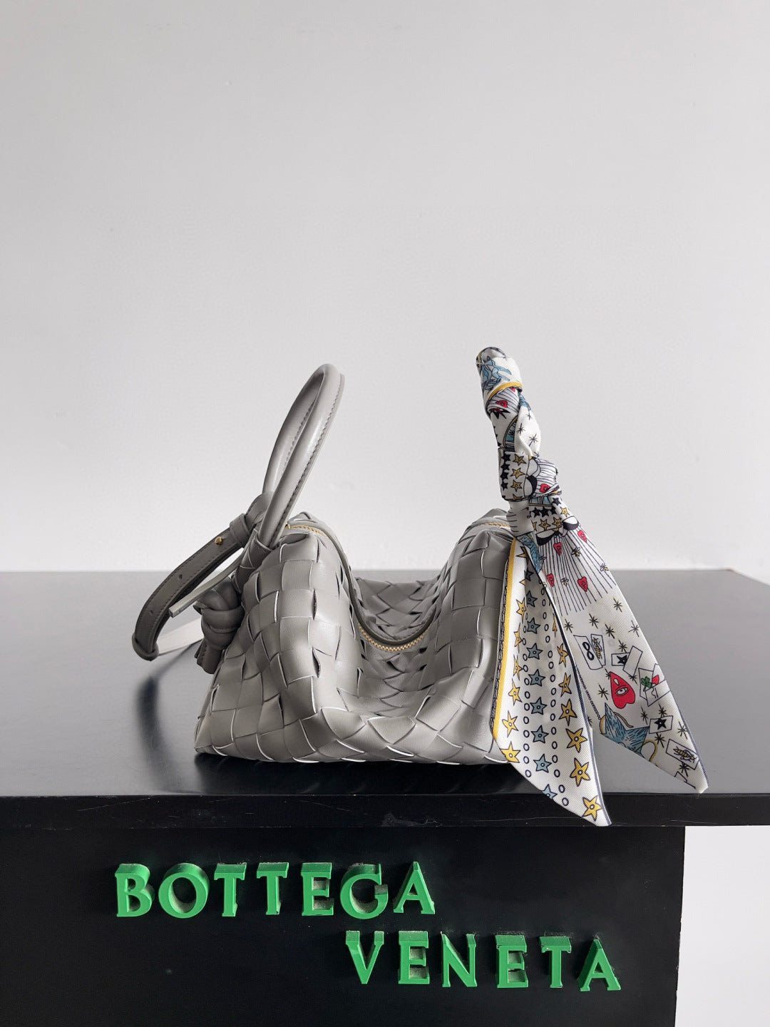Bottega Veneta Black Designer Handbag Edition 876 - detail image 3