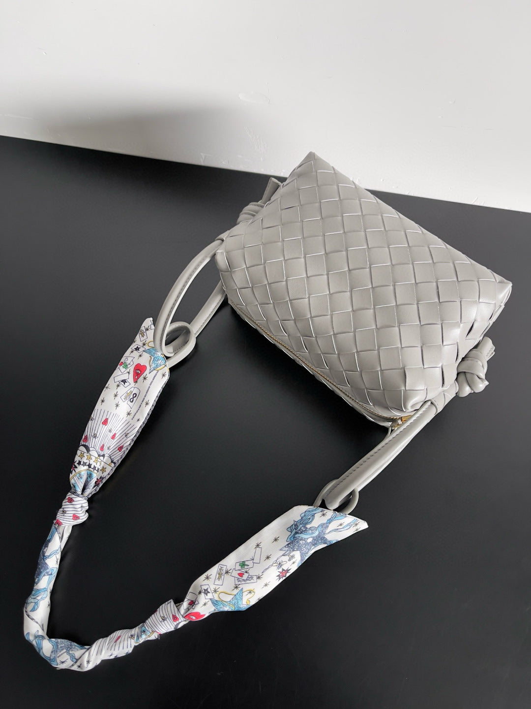 Bottega Veneta Black Designer Handbag Edition 876 - detail image 4