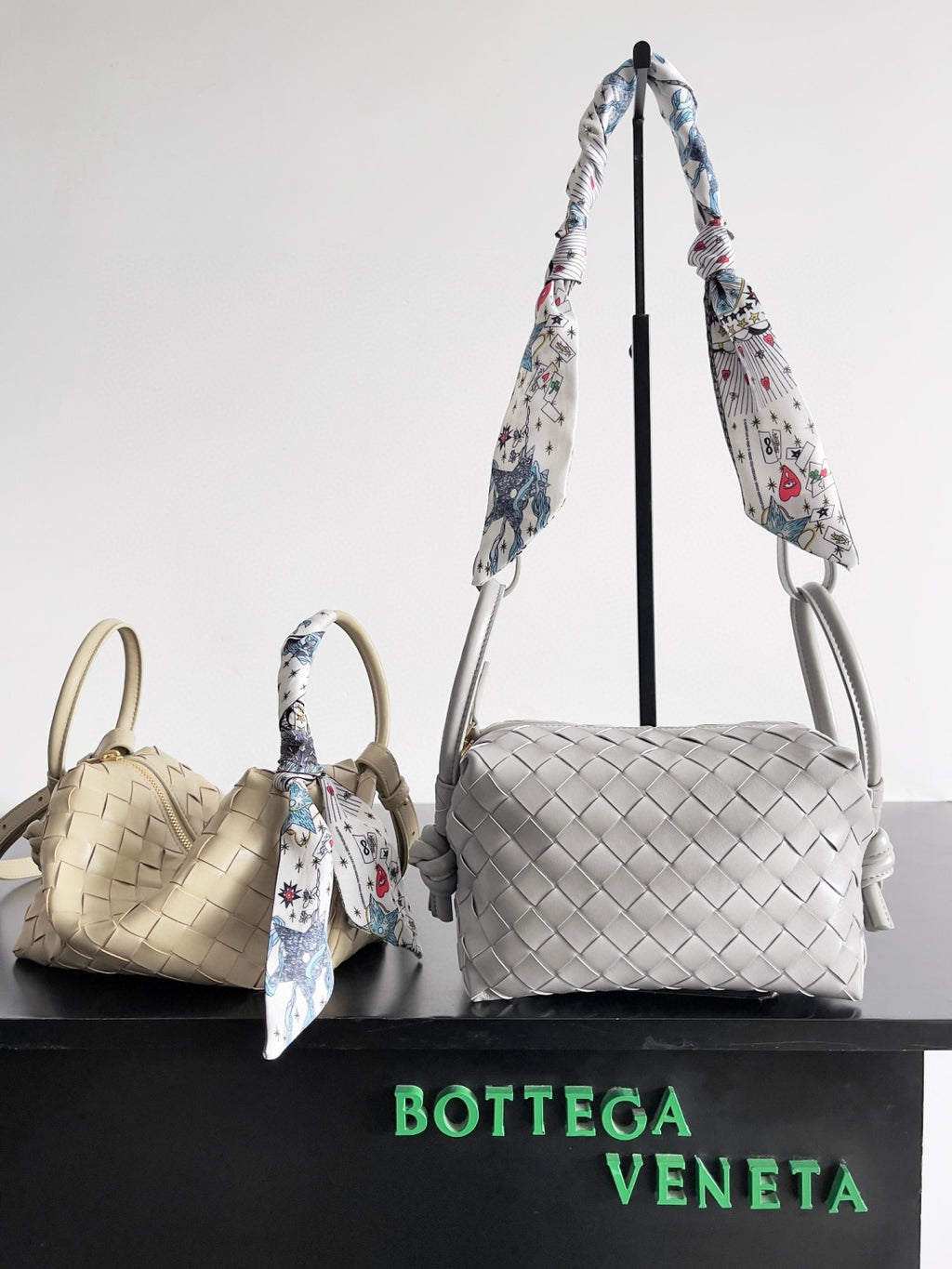 Bottega Veneta Black Designer Handbag Edition 876 - detail image 6
