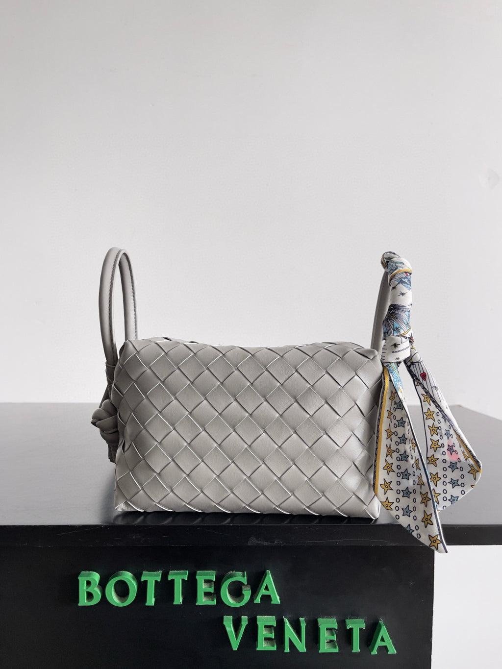 Bottega Veneta Black Designer Handbag Edition 876 - detail image 2