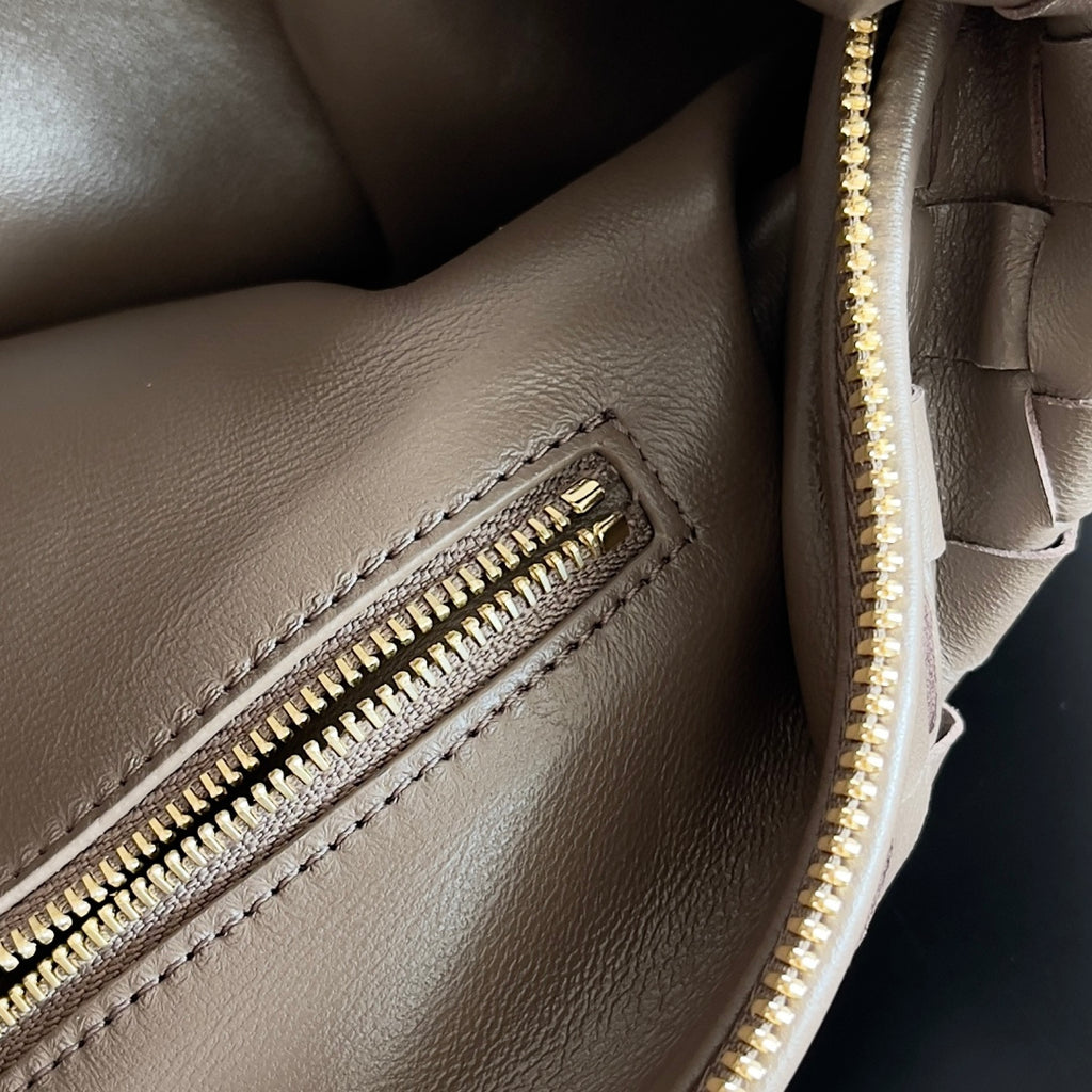 Bottega Veneta Brown Designer Handbag Edition 95 - detail image 8