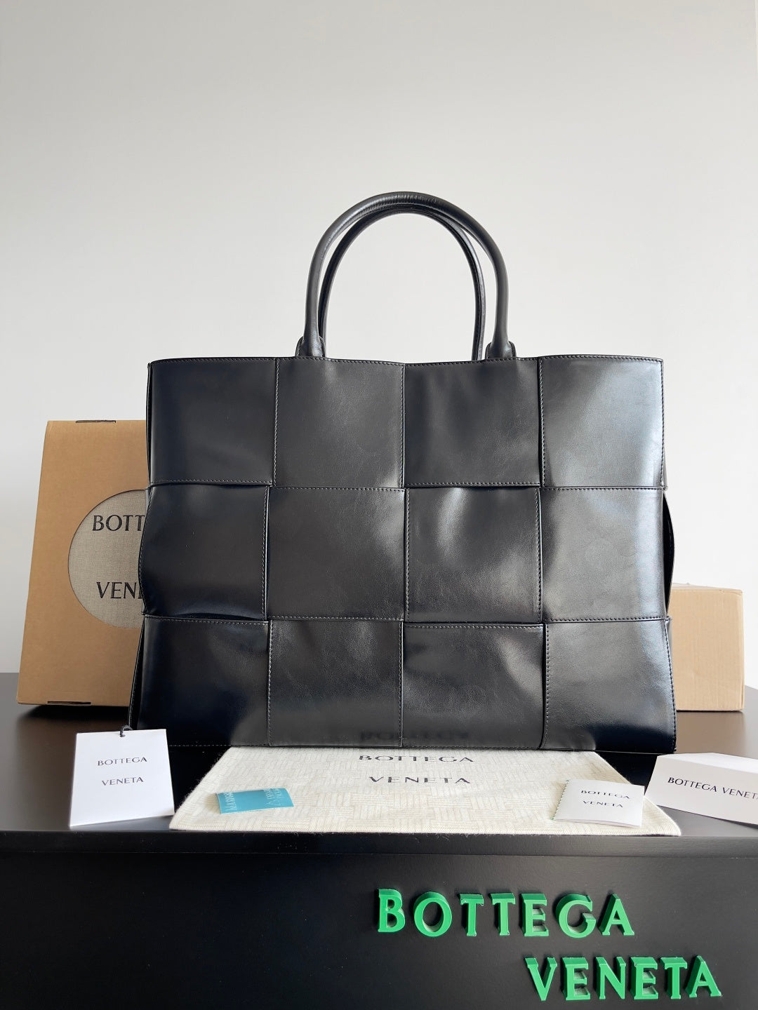 Bottega Veneta Black Designer Handbag Edition 894