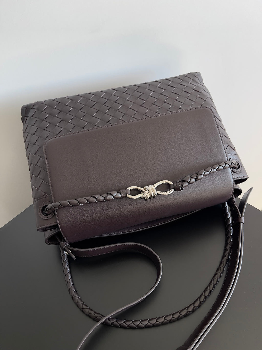 Bottega Veneta 807715 Black Designer Handbag Edition 4 - detail image 6