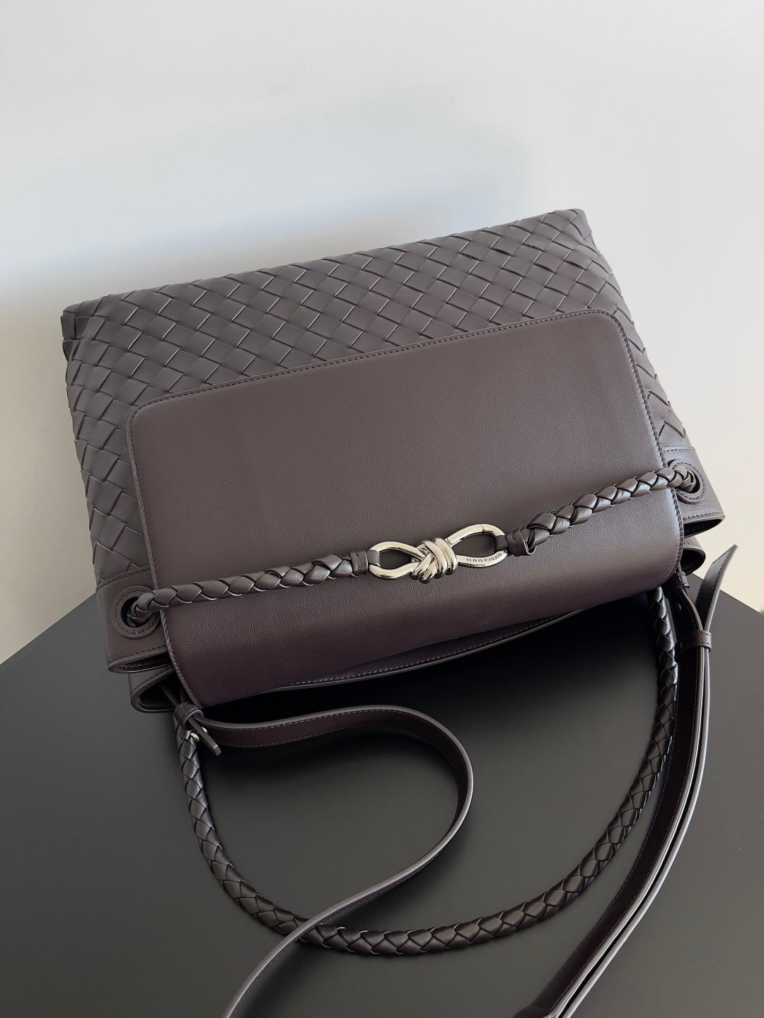 Bottega Veneta 807715 Black Designer Handbag Edition 4 - detail image 6