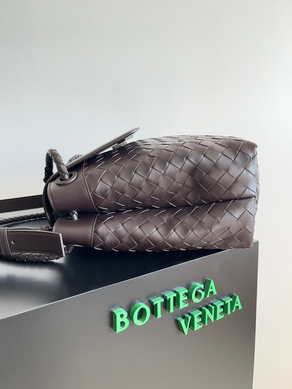 Bottega Veneta 807715 Black Designer Handbag Edition 4 - detail image 2