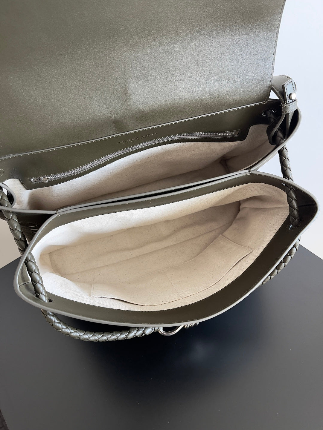 Bottega Veneta 807715 Black Designer Handbag Edition 3 - detail image 9