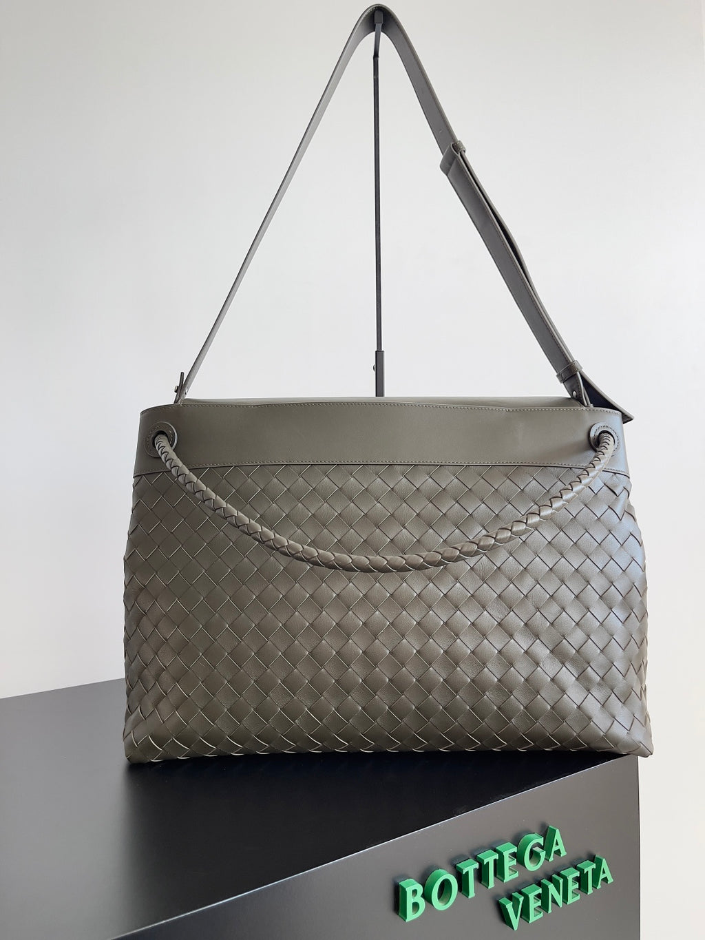 Bottega Veneta 805969 Black Designer Handbag - detail image 3