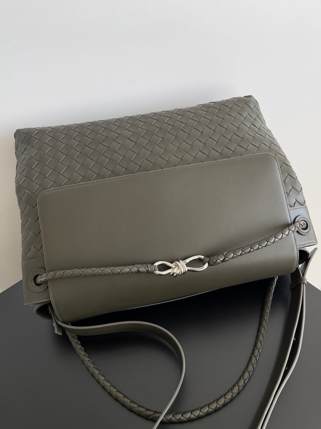 Bottega Veneta 805969 Black Designer Handbag - detail image 6