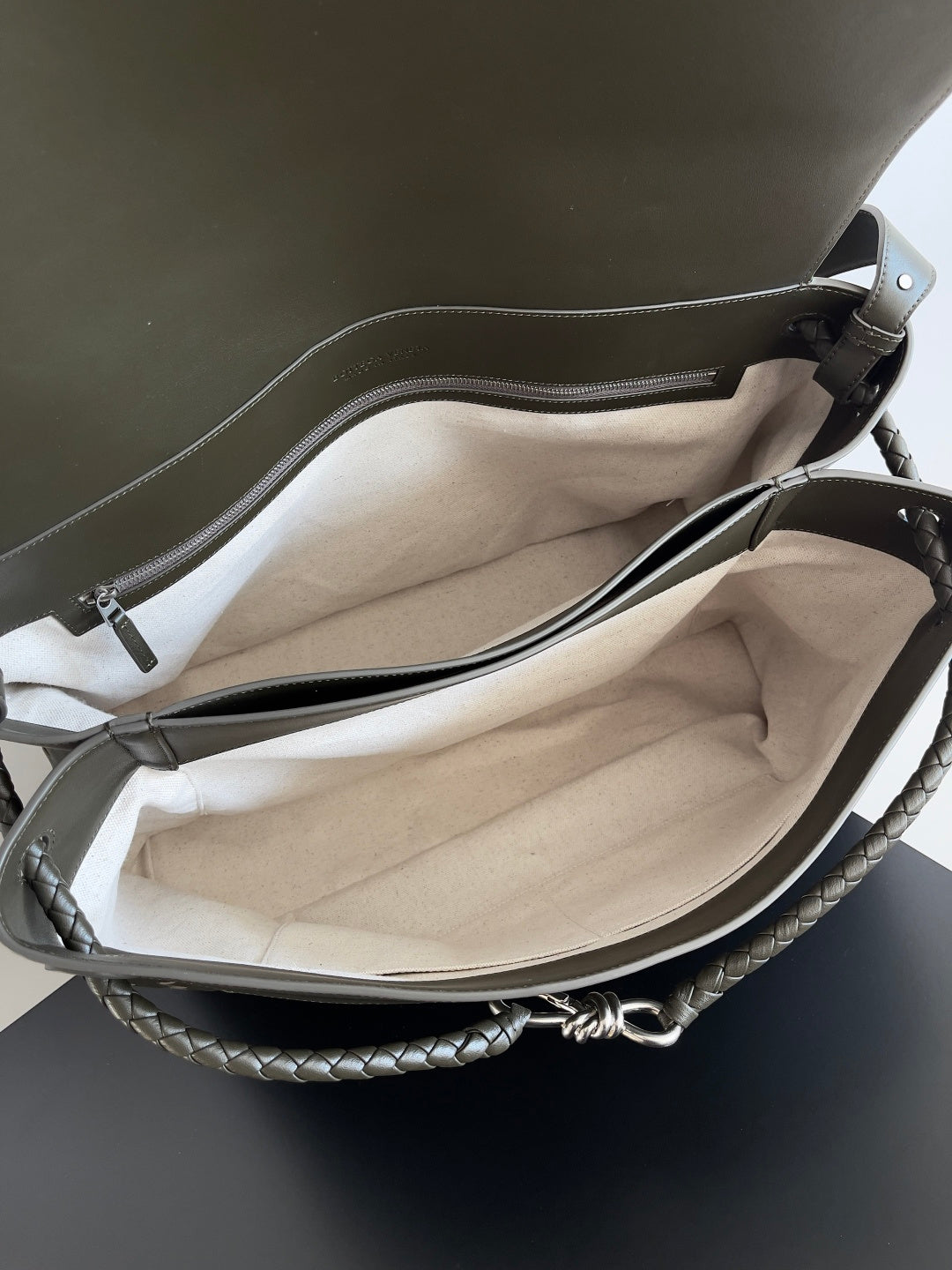 Bottega Veneta 805969 Black Designer Handbag - detail image 9