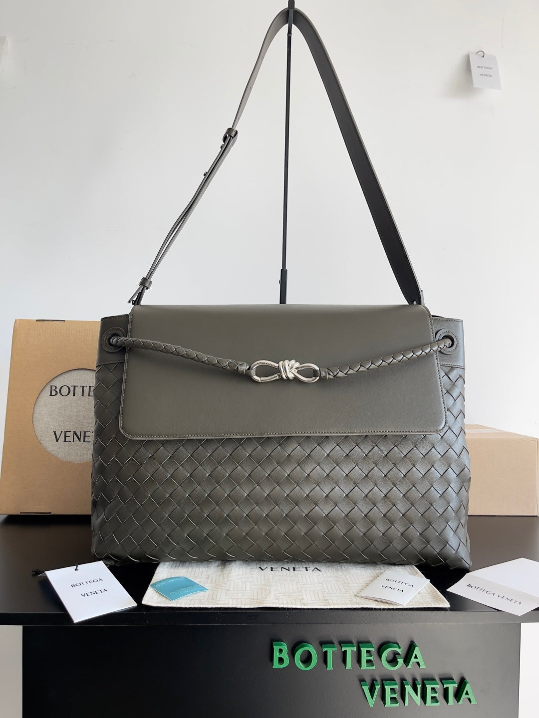 Bottega Veneta Black Designer Handbag Edition 889