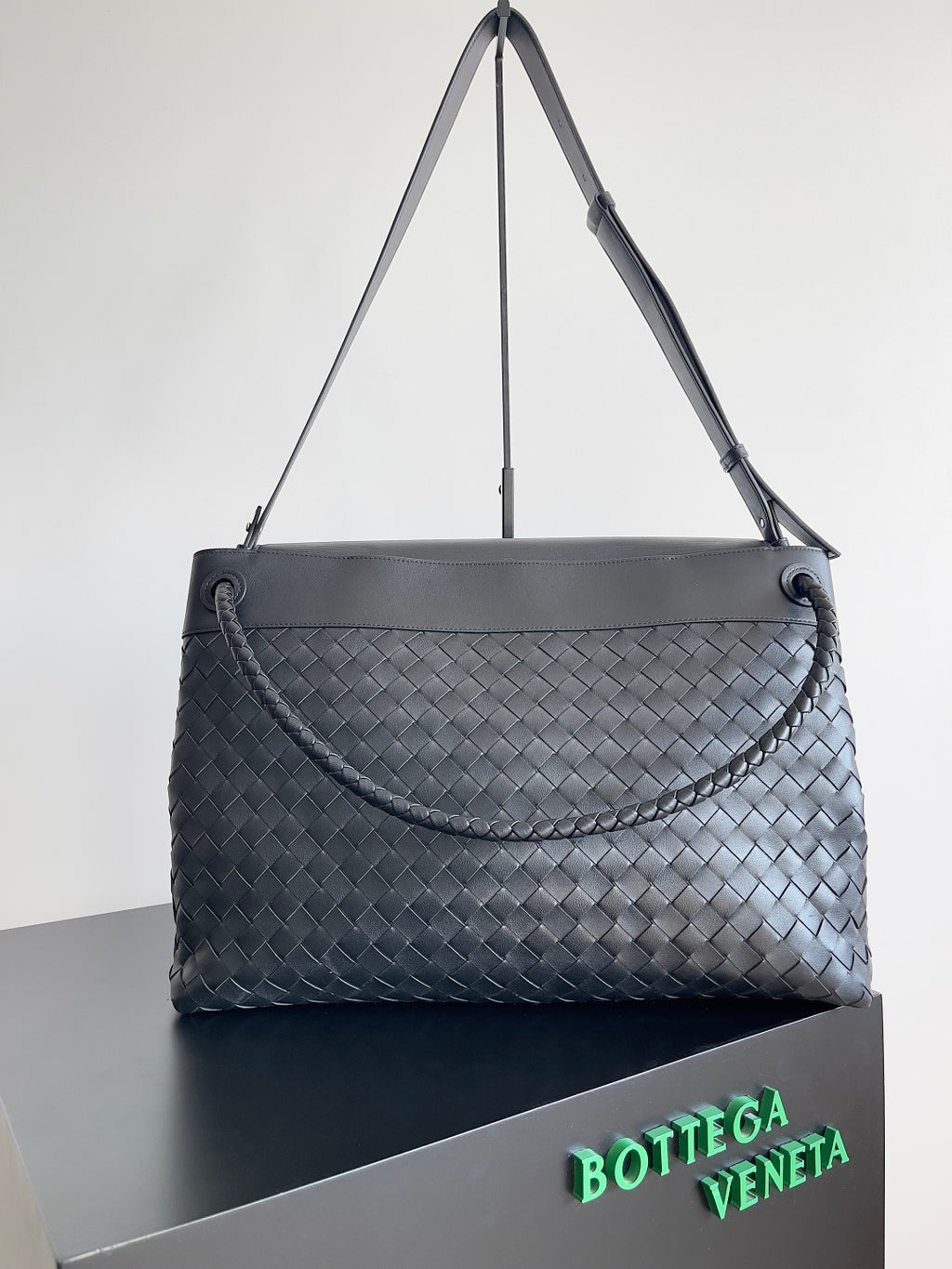 Bottega Veneta 805969 Black Designer Handbag Edition 3 - detail image 3