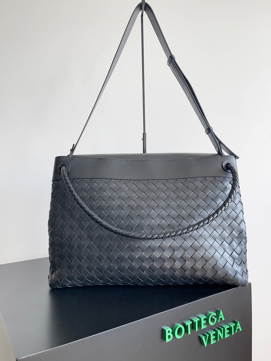 Bottega Veneta 805969 Black Designer Handbag Edition 3 - detail image 3