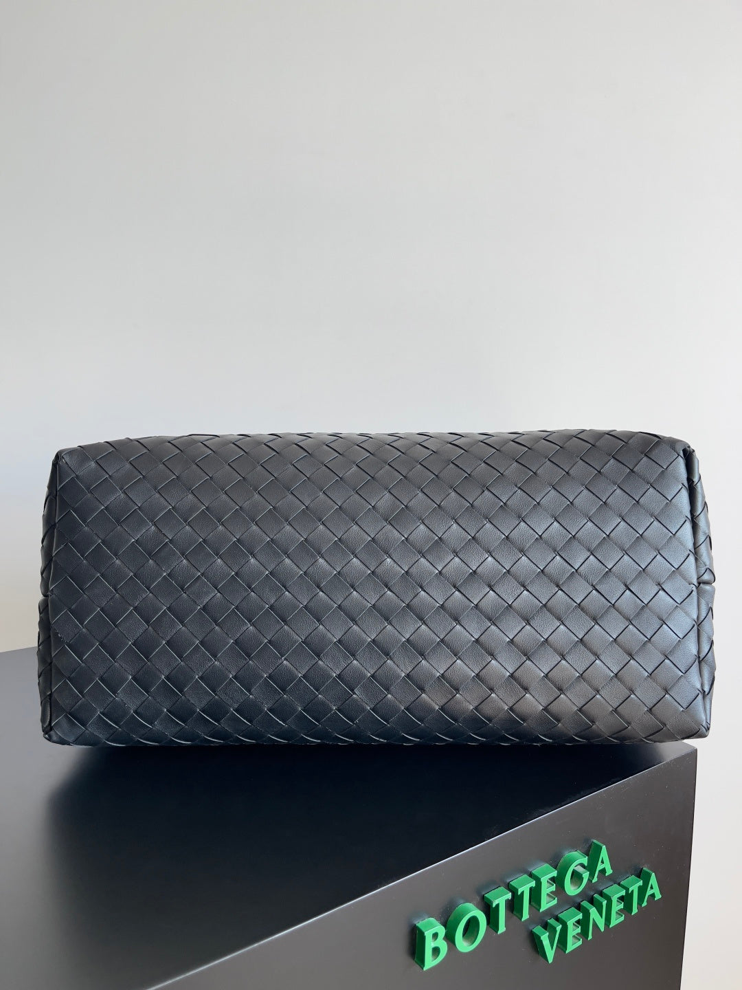 Bottega Veneta 805969 Black Designer Handbag Edition 3 - detail image 4