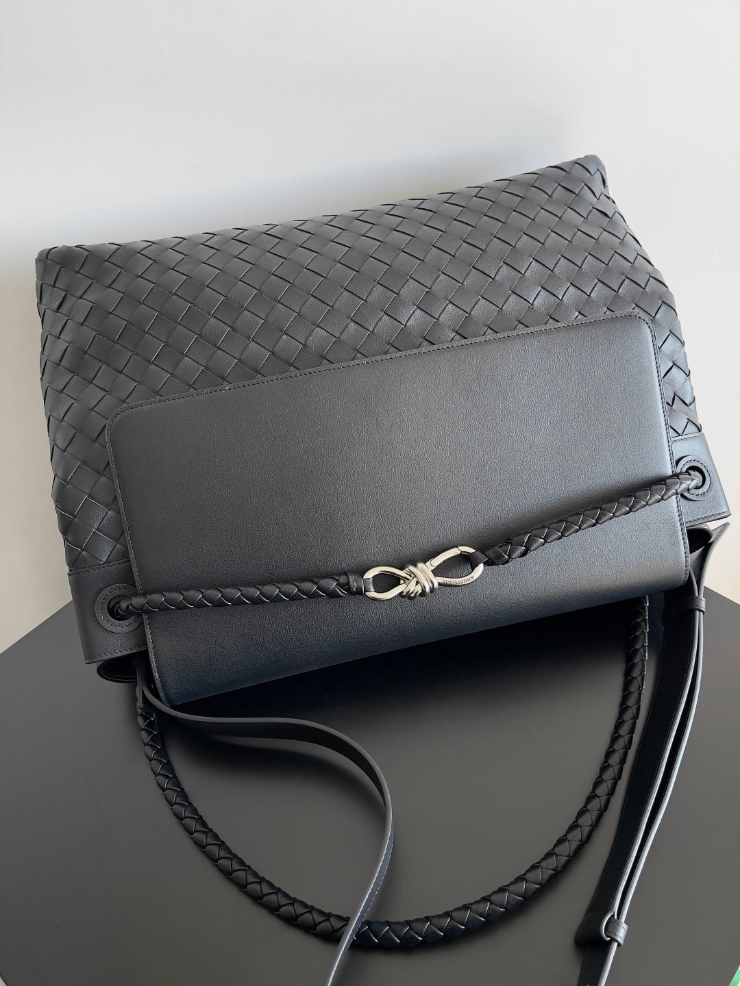 Bottega Veneta 805969 Black Designer Handbag Edition 3 - detail image 6