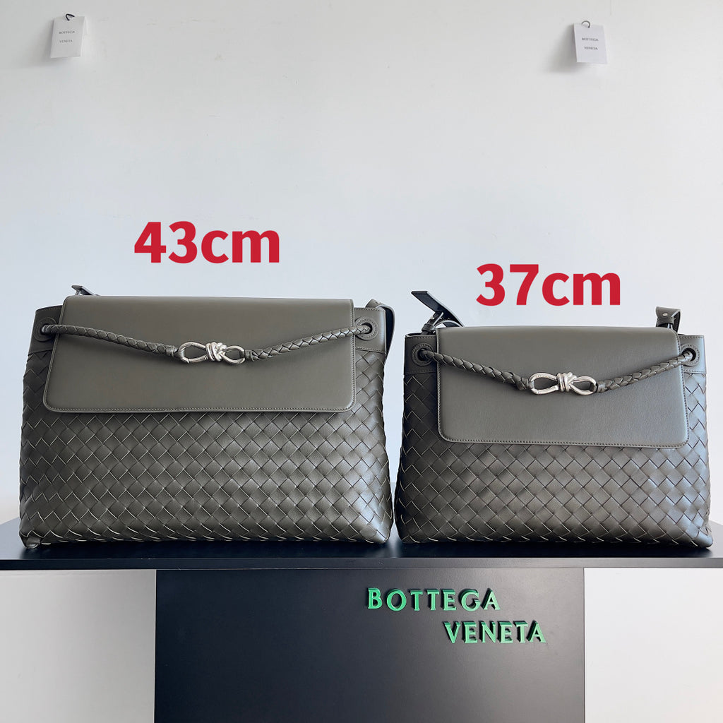 Bottega Veneta Black Designer Wallet Edition 48