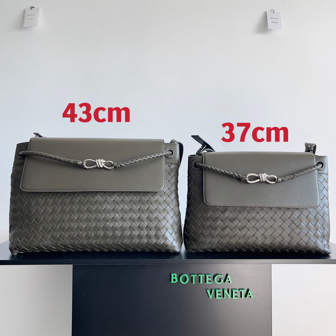 Bottega Veneta Black Designer Wallet Edition 48