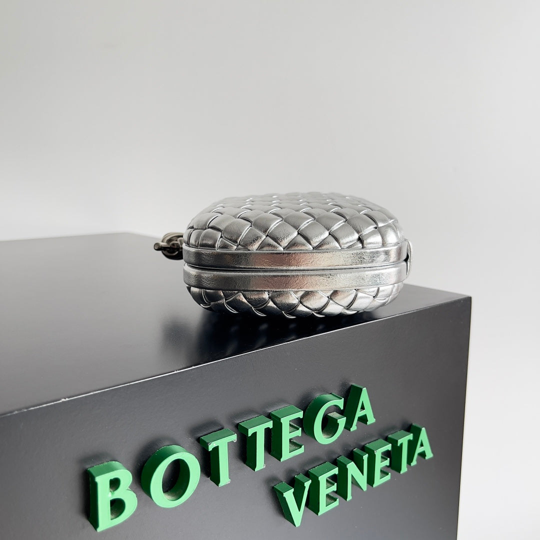 Bottega Veneta 717622 Black Designer Handbag - detail image 3