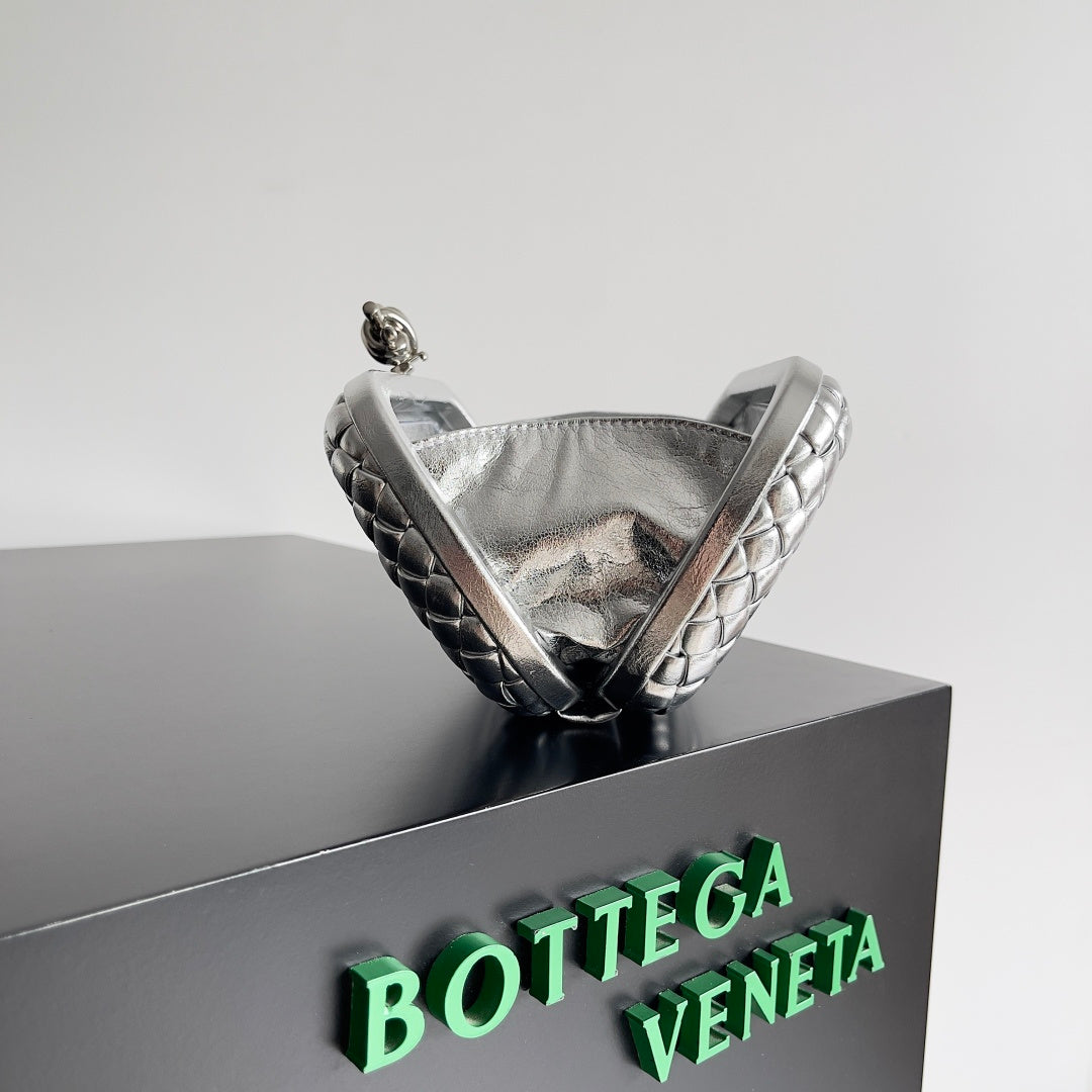 Bottega Veneta 717622 Black Designer Handbag - detail image 5