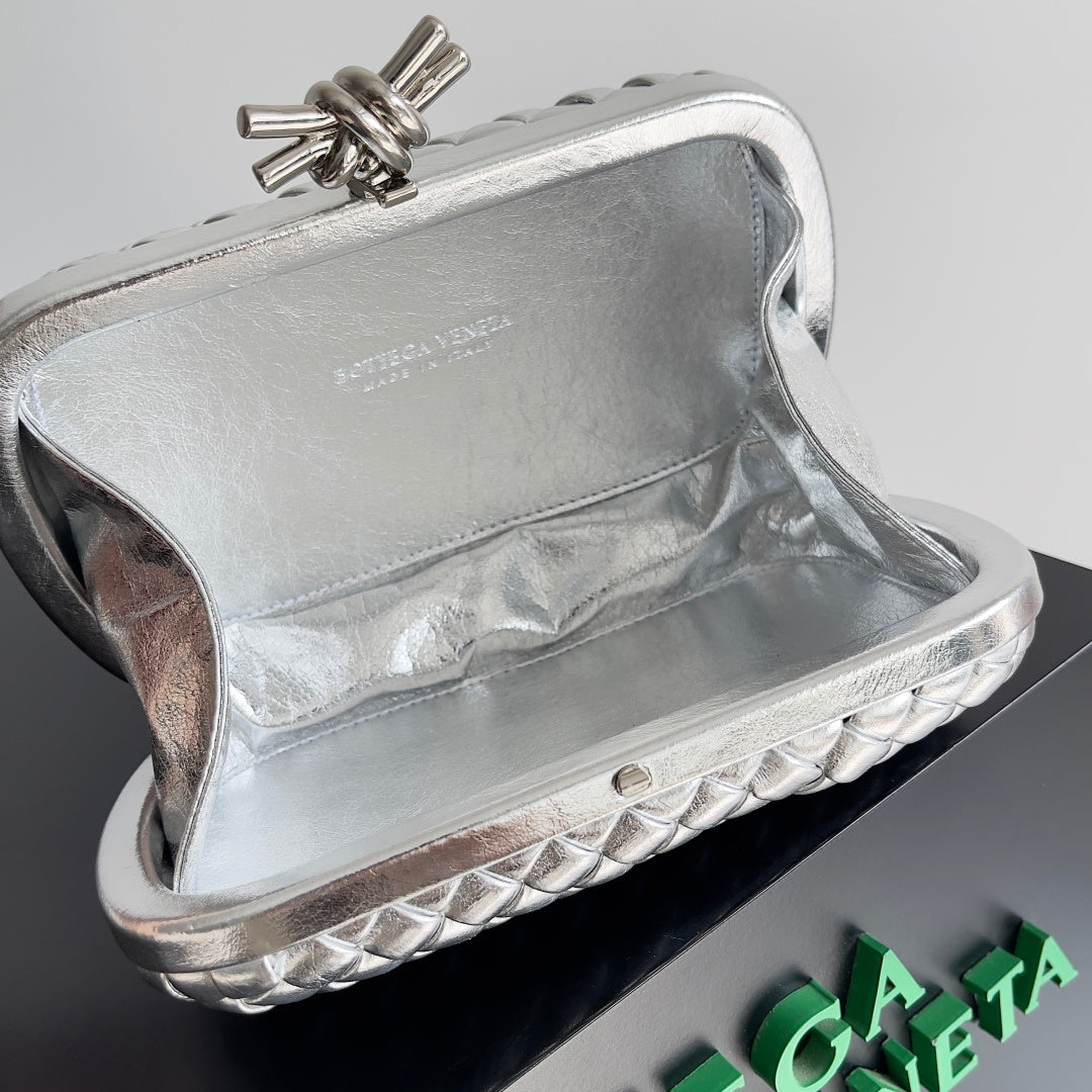 Bottega Veneta 717622 Black Designer Handbag - detail image 9