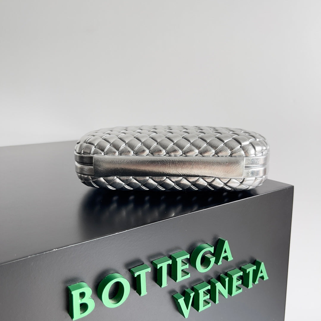 Bottega Veneta 717622 Black Designer Handbag - detail image 2