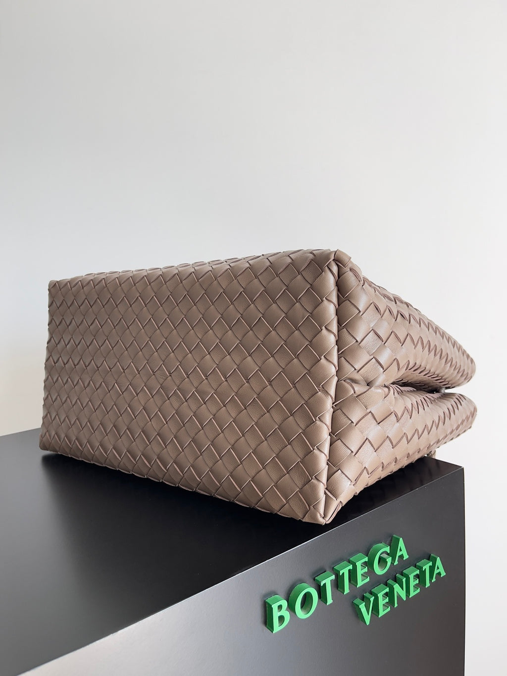 Bottega Veneta 743575 Brown Designer Handbag - detail image 2