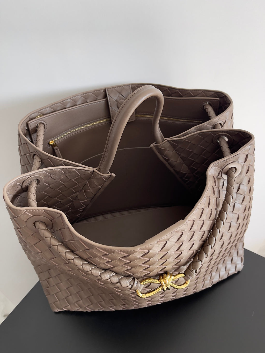 Bottega Veneta 743575 Brown Designer Handbag - detail image 9