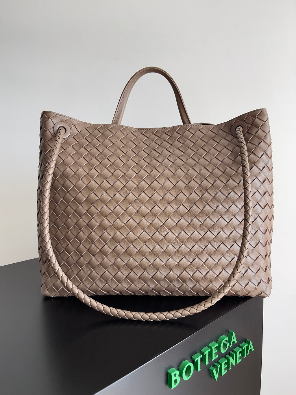 Bottega Veneta 743575 Brown Designer Handbag - detail image 3