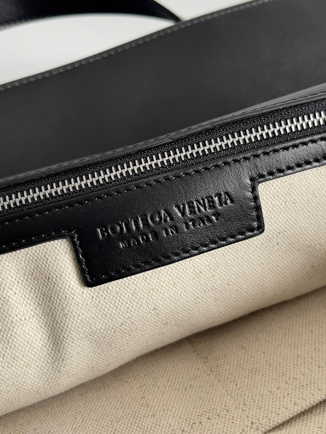 Bottega Veneta 795102 Black Designer Handbag Edition 2 - detail image 6