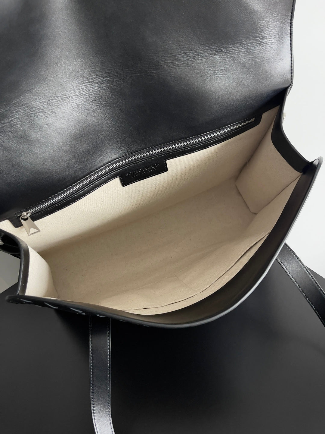 Bottega Veneta 795102 Black Designer Handbag Edition 2 - detail image 9