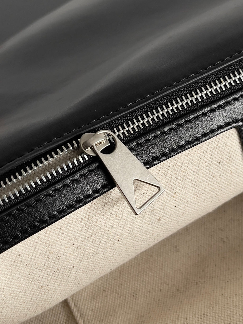 Bottega Veneta 795102 Black Designer Handbag Edition 2 - detail image 7