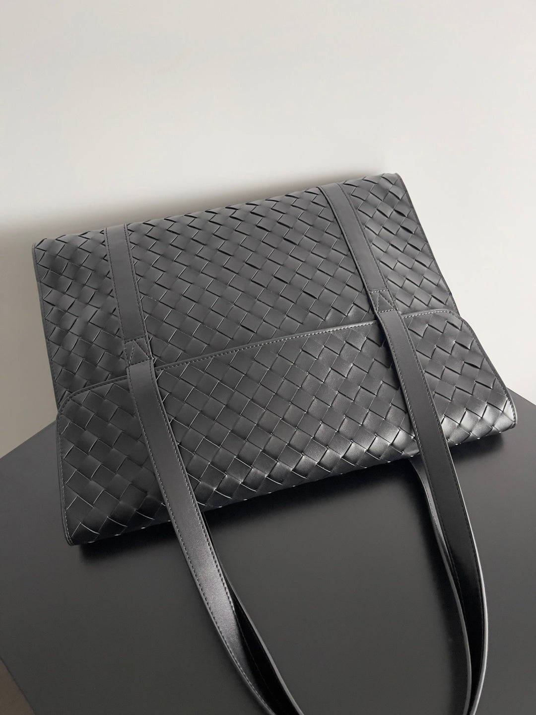 Bottega Veneta 795102 Black Designer Handbag Edition 2 - detail image 4