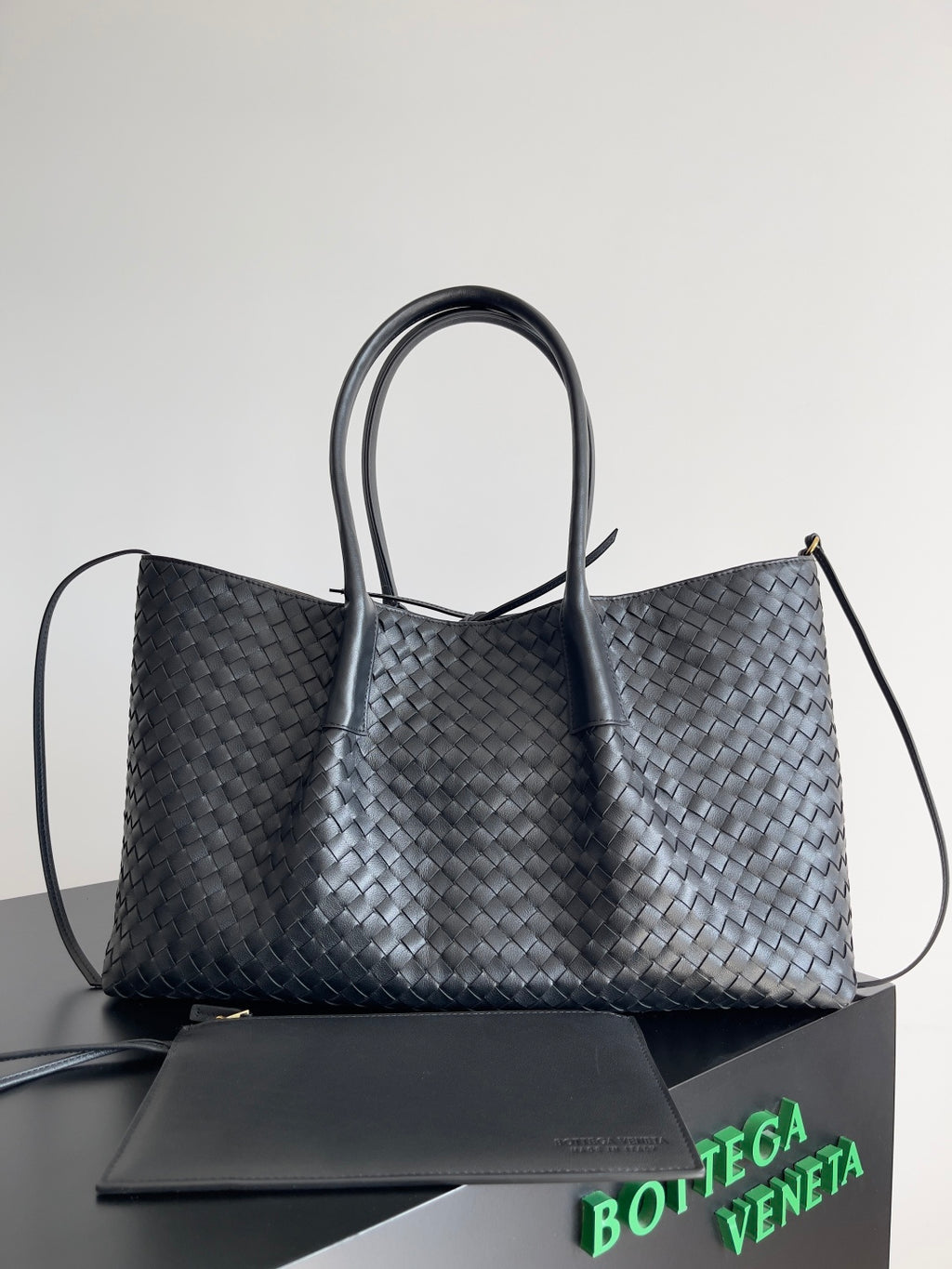 Bottega Veneta 817166 Black Designer Handbag Edition 6