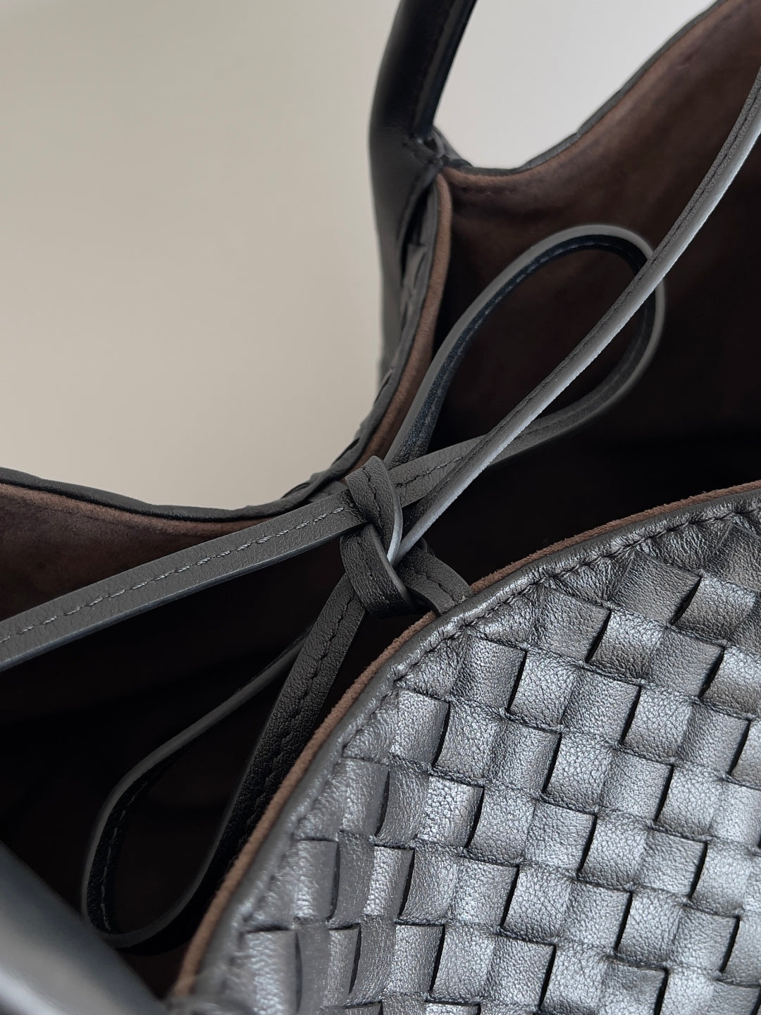 Bottega Veneta 817166 Black Designer Handbag Edition 6 - detail image 5