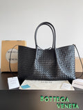 Bottega Veneta Black Designer Handbag Edition 880