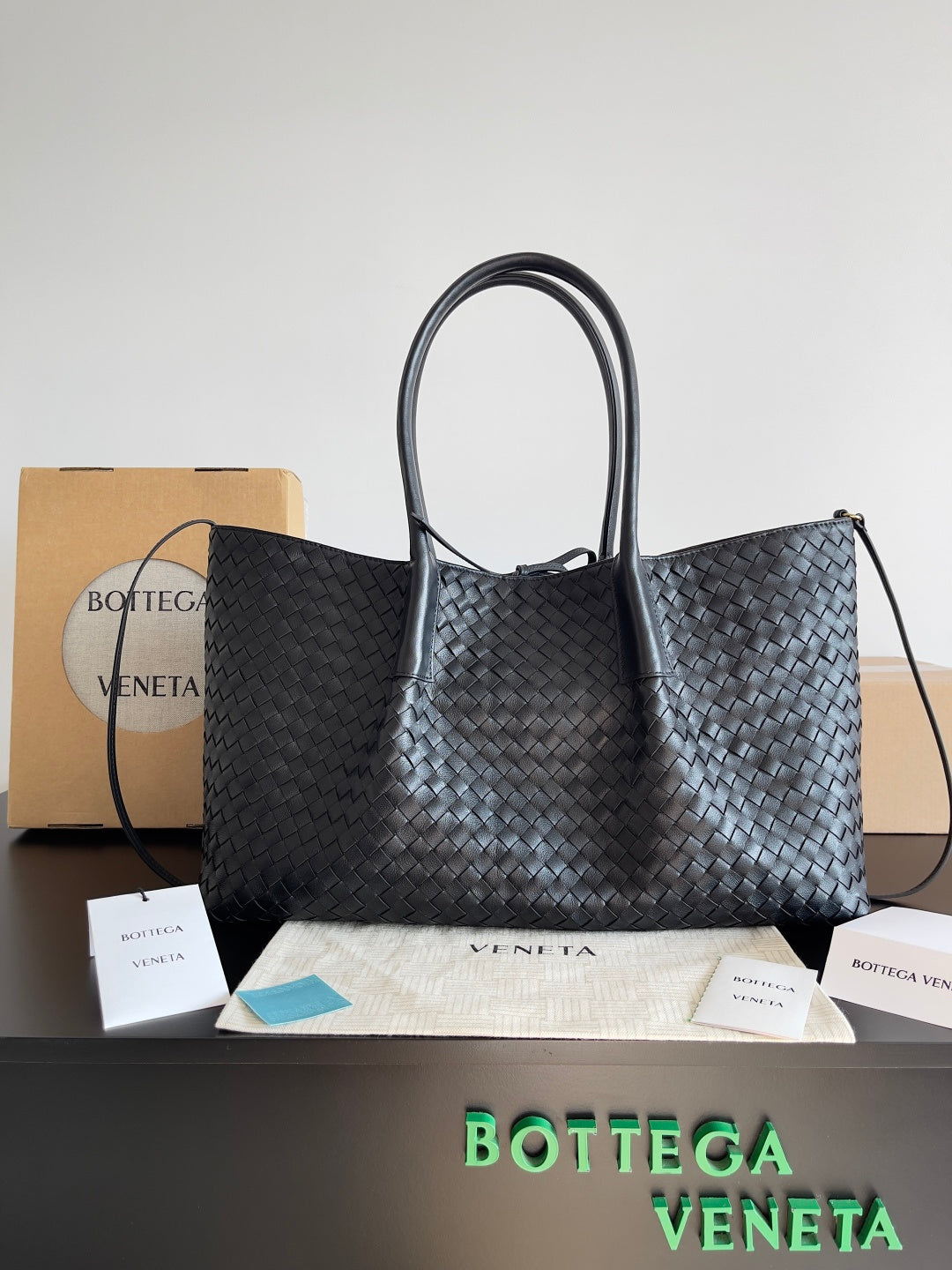 Bottega Veneta Black Designer Handbag Edition 880