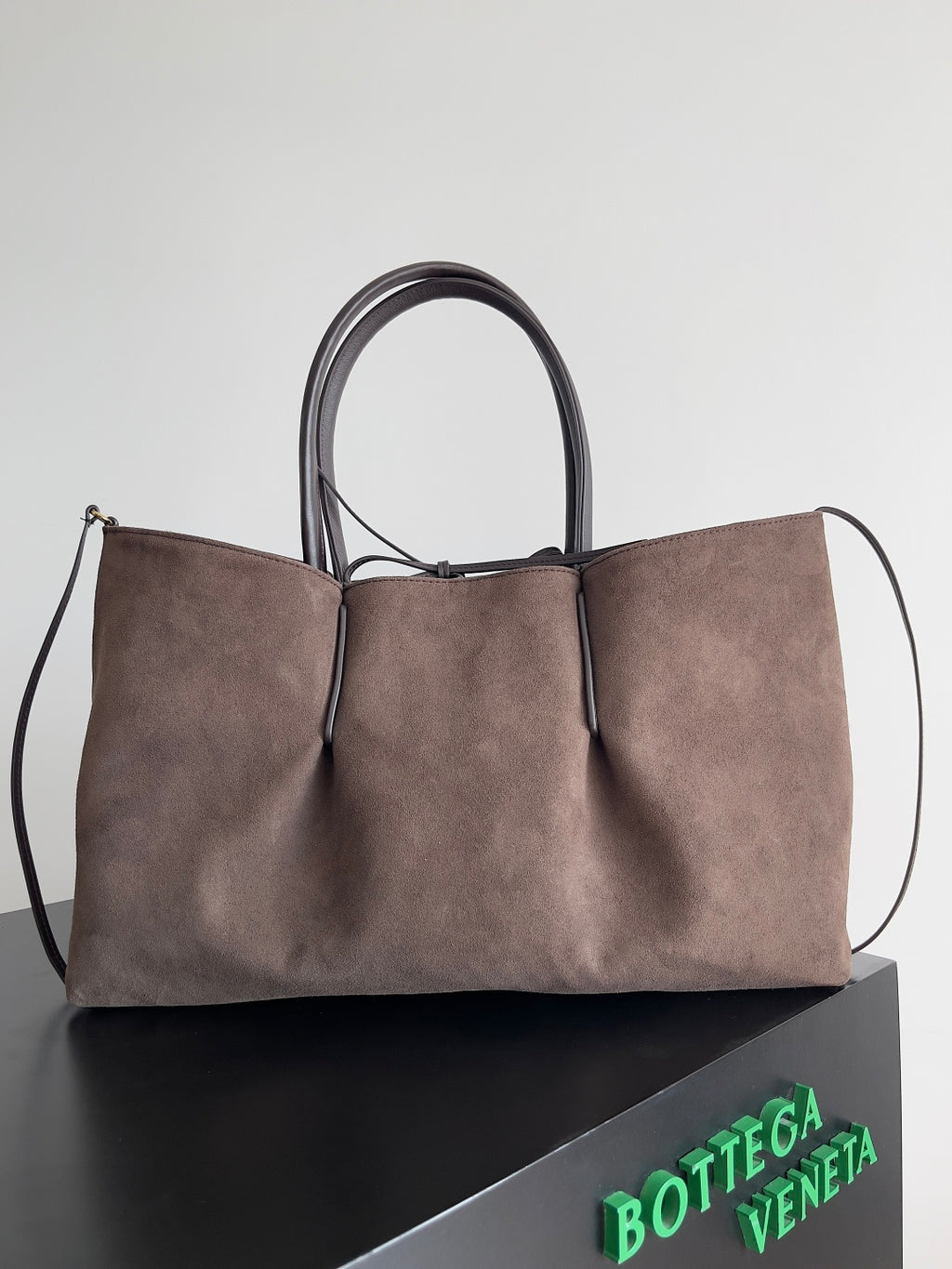 Bottega Veneta 817166 Black Designer Handbag Edition 5 - detail image 3