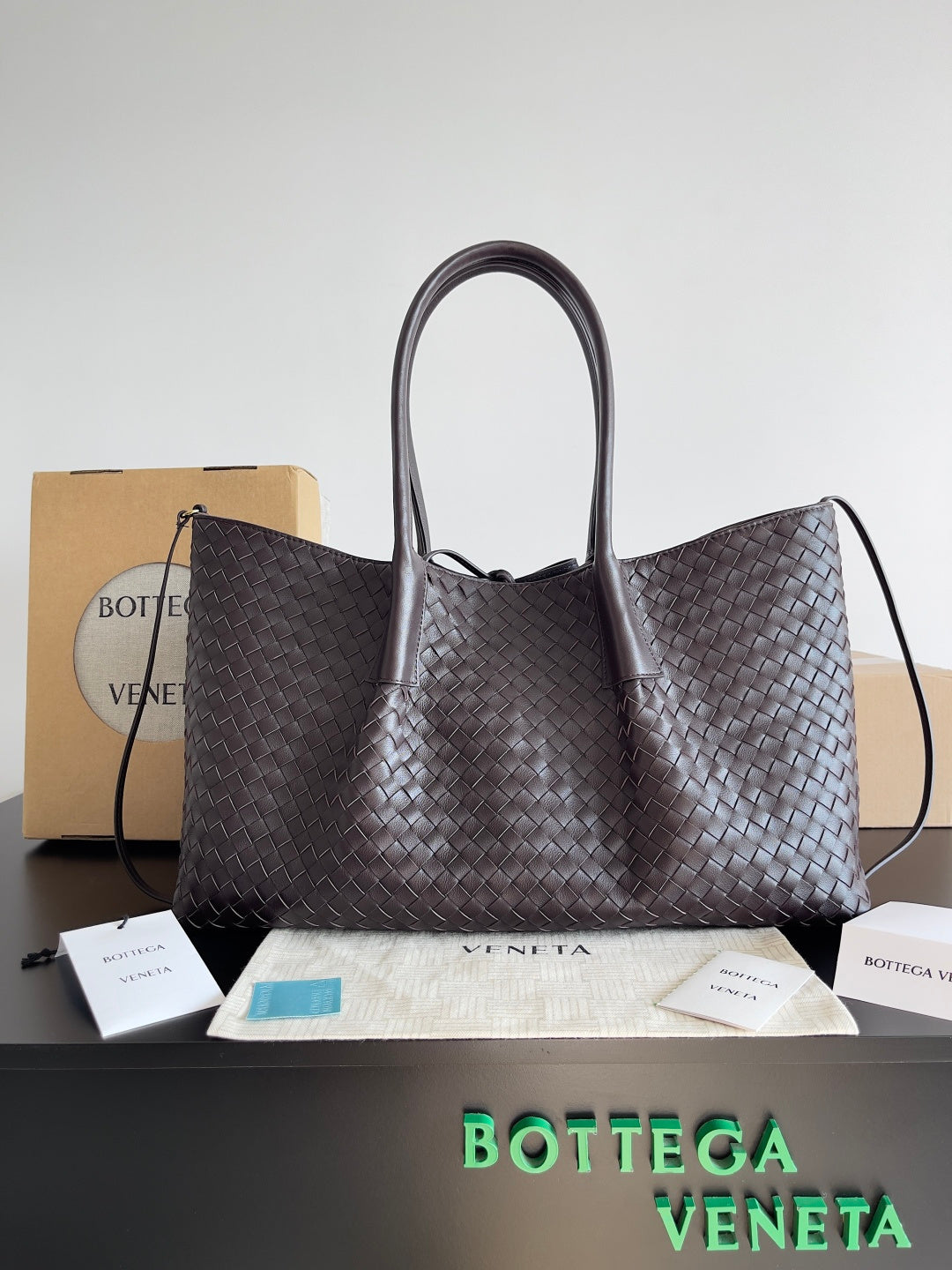 Bottega Veneta Black Designer Handbag Edition 879