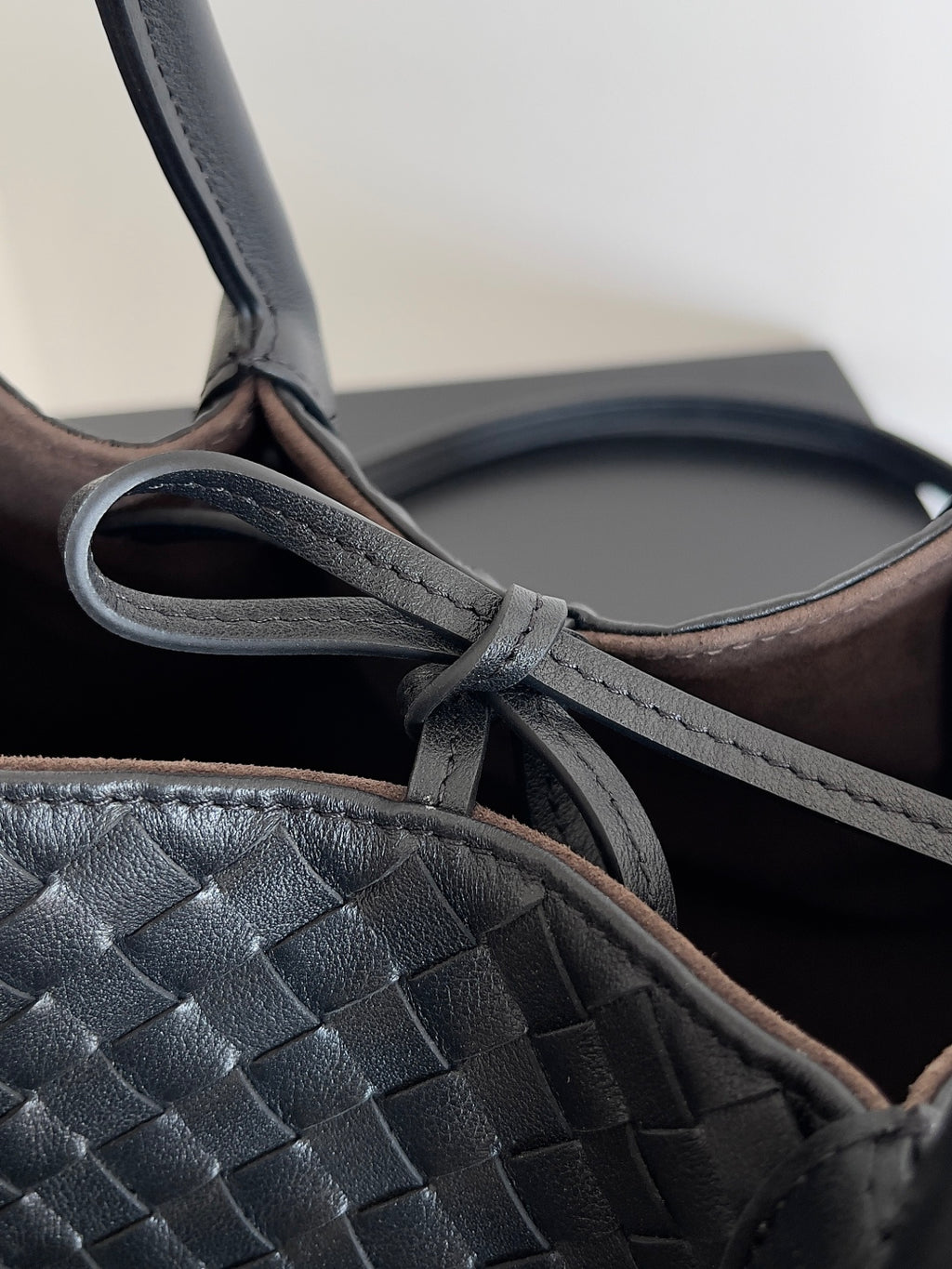 Bottega Veneta 819004 Black Designer Handbag Edition 5 - detail image 5