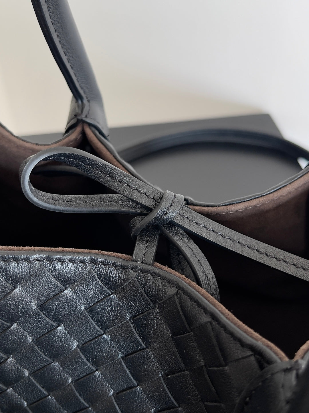 Bottega Veneta 819004 Black Designer Handbag Edition 5 - detail image 5