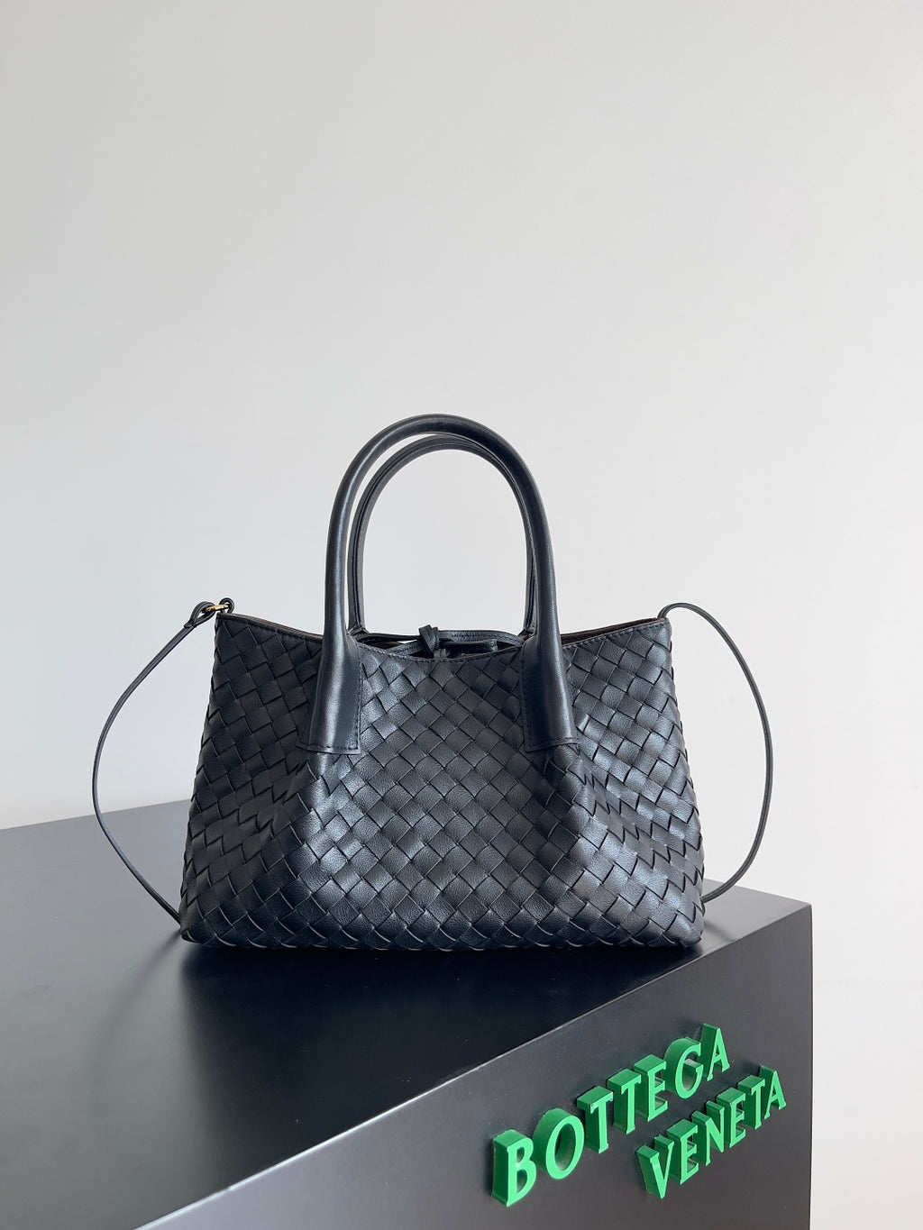 Bottega Veneta 819004 Black Designer Handbag Edition 5