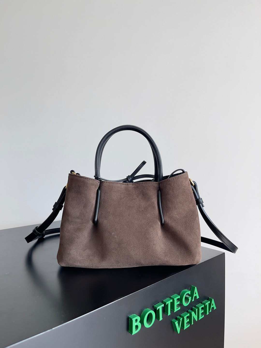 Bottega Veneta 819004 Black Designer Handbag Edition 5 - detail image 3