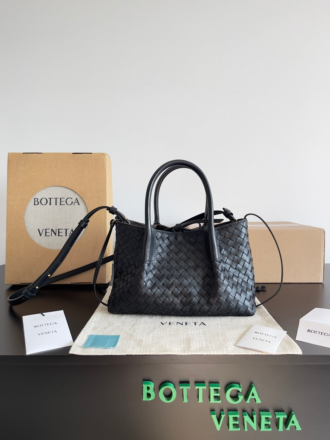 Bottega Veneta Black Designer Handbag Edition 882
